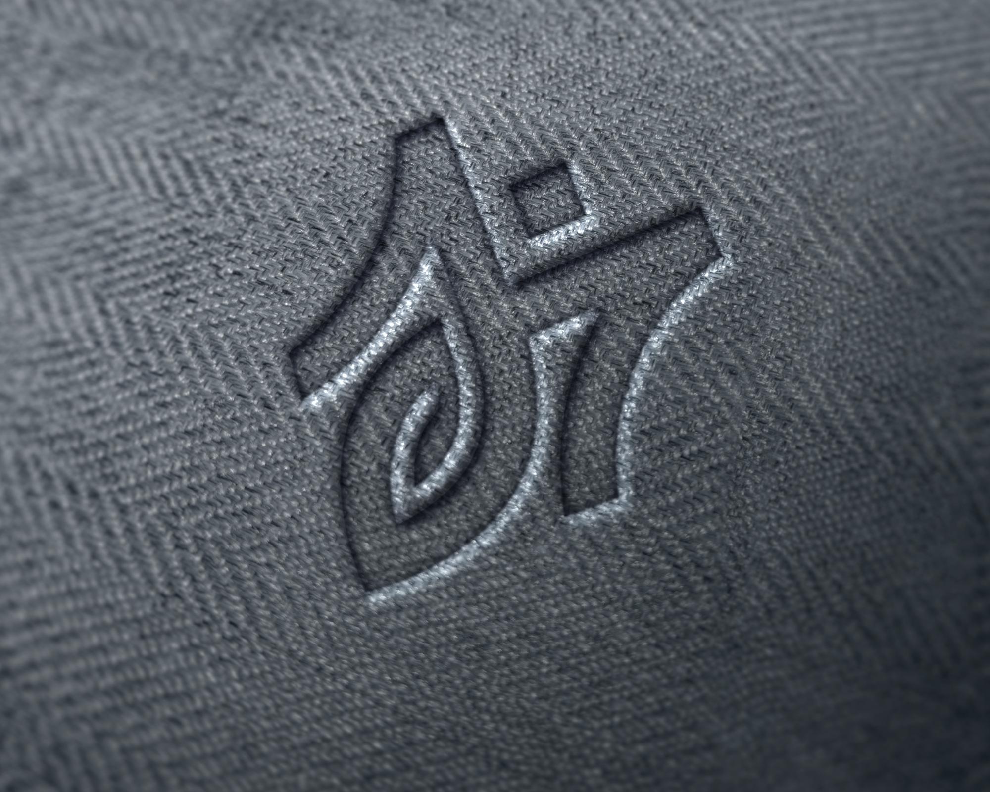 Wysokotechnologiczna wschodnia pracownia — wишивka logo